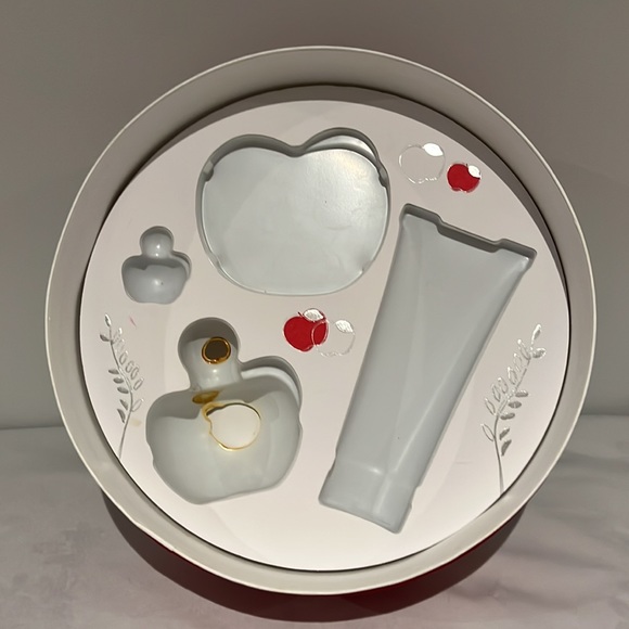 Nina Ricci Paper Parfum Round Box - Picture 10 of 13